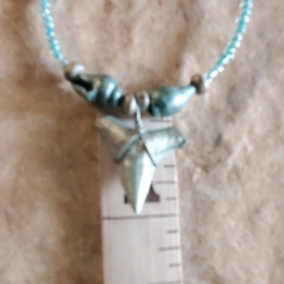N190
Faux Shark Tooth & Shell Necklace - Picture 5 of 7